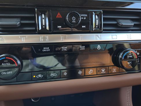 New 2026 Nissan Pathfinder SL FWD image 17