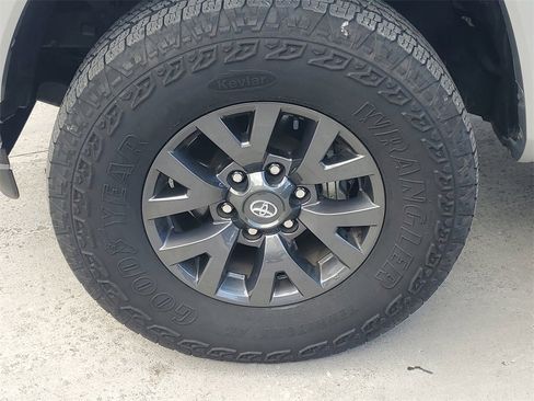 Used 2023 Toyota Tacoma SR5 w/ Technology Package image 4