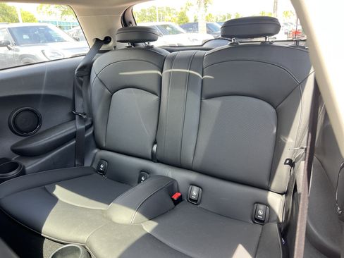 Used 2024 MINI Cooper 2-Door Hardtop FWD image 31