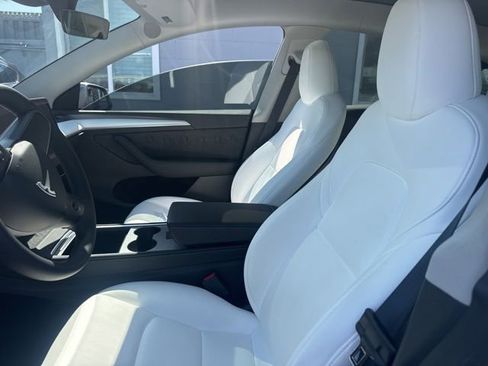 Used 2025 Tesla Model Y Long Range AWD/4WD image 8