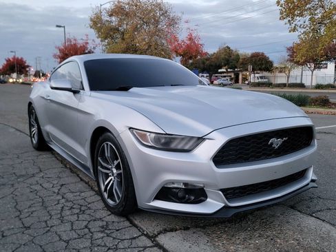 Used 2016 Ford Mustang Premium image 7