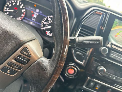 Used 2020 Nissan Titan Platinum Reserve w/ Moonroof Package RWD image 17