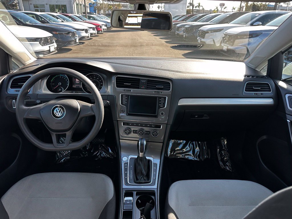 Used 2016 Volkswagen e-Golf SE FWD image 18