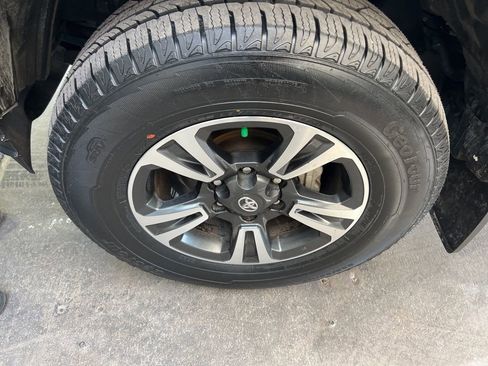 Used 2019 Toyota Tacoma TRD Sport image 29