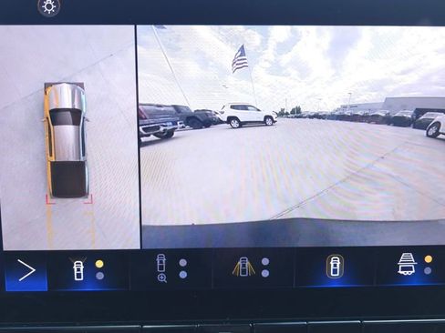 Used 2023 Chevrolet Colorado Trail Boss w/ Technology Package AWD/4WD image 31