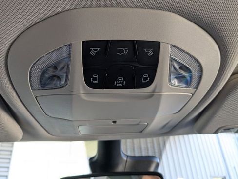 Used 2023 Chrysler Pacifica Touring-L FWD image 22