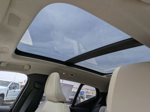 Certified 2023 Volvo XC40 B5 Plus w/ Climate Package AWD/4WD image 20