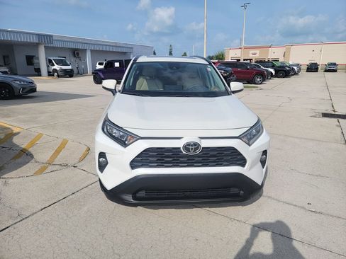 Used 2021 Toyota RAV4 XLE Premium FWD image 8