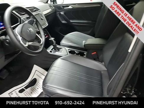 Used 2024 Volkswagen Tiguan SE image 3