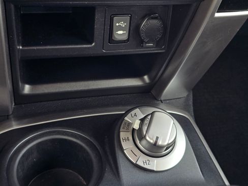 Used 2014 Toyota 4Runner SR5 AWD/4WD image 20
