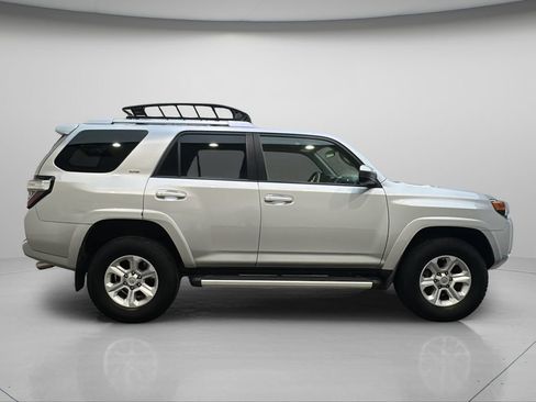 Used 2018 Toyota 4Runner SR5 AWD/4WD image 7