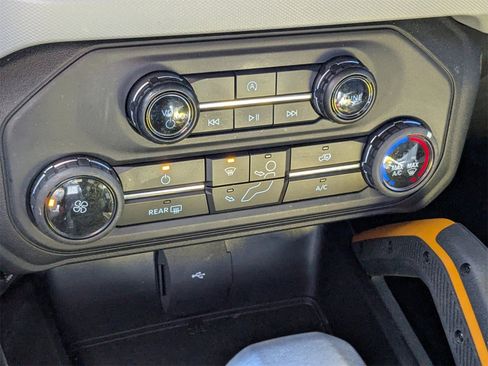 Used 2023 Ford Bronco Badlands w/ Sasquatch Package image 23