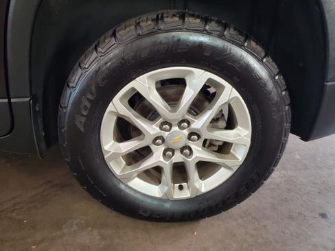 Used 2021 Chevrolet Traverse LT FWD image 5
