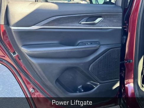 Used 2023 Jeep Grand Cherokee Limited image 16