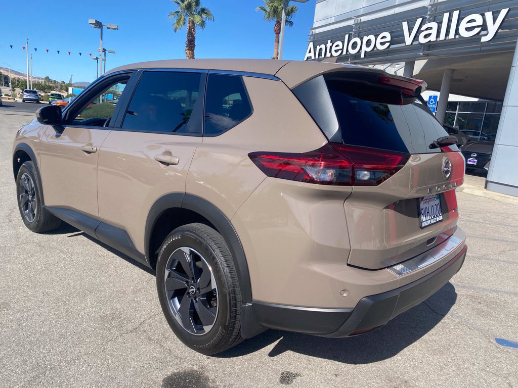 Certified 2025 Nissan Rogue SV AWD/4WD image 5