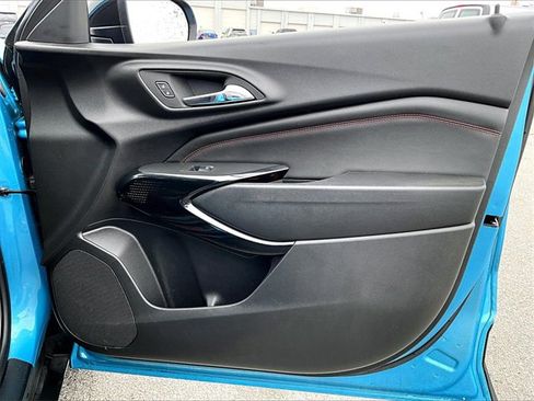 Used 2025 Chevrolet Trax RS w/ Sunroof Package image 12