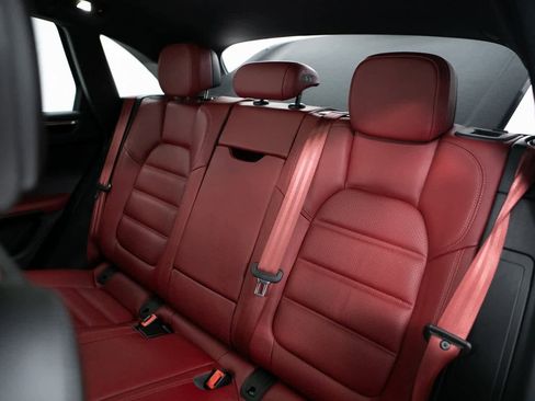 Certified 2025 Porsche Macan image 31