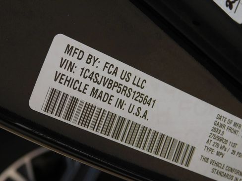 Used 2024 Jeep Wagoneer Series II w/ Flexible Seating Group AWD/4WD image 24