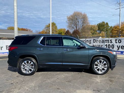 Used 2020 Chevrolet Traverse Premier image 2