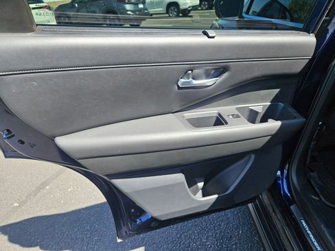 Used 2022 Nissan Pathfinder SL w/ SL Premium Package FWD image 9