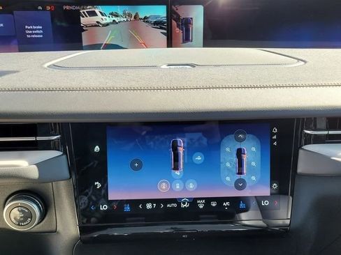 Certified 2025 Lincoln Navigator Reserve AWD/4WD image 23
