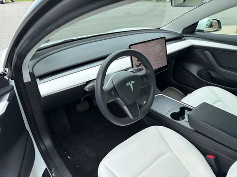 Used 2023 Tesla Model 3 Standard Range RWD image 3