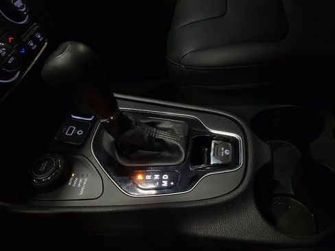 Used 2021 Jeep Cherokee Limited image 26