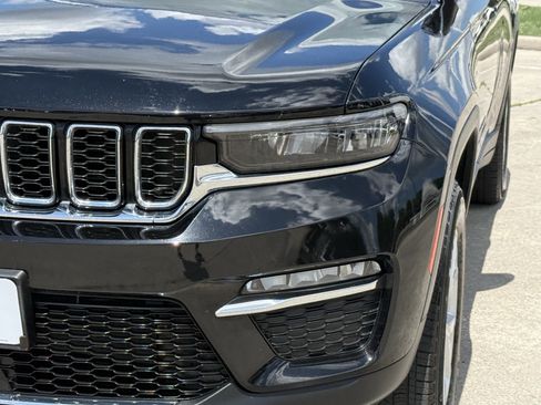 Used 2023 Jeep Grand Cherokee Limited RWD image 11