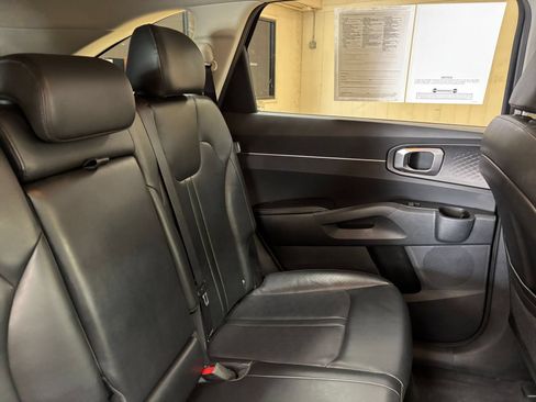 Used 2024 Kia Sorento S FWD image 35