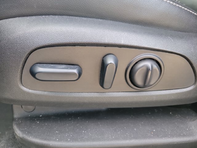 Used 2024 GMC Terrain SLT AWD/4WD image 20