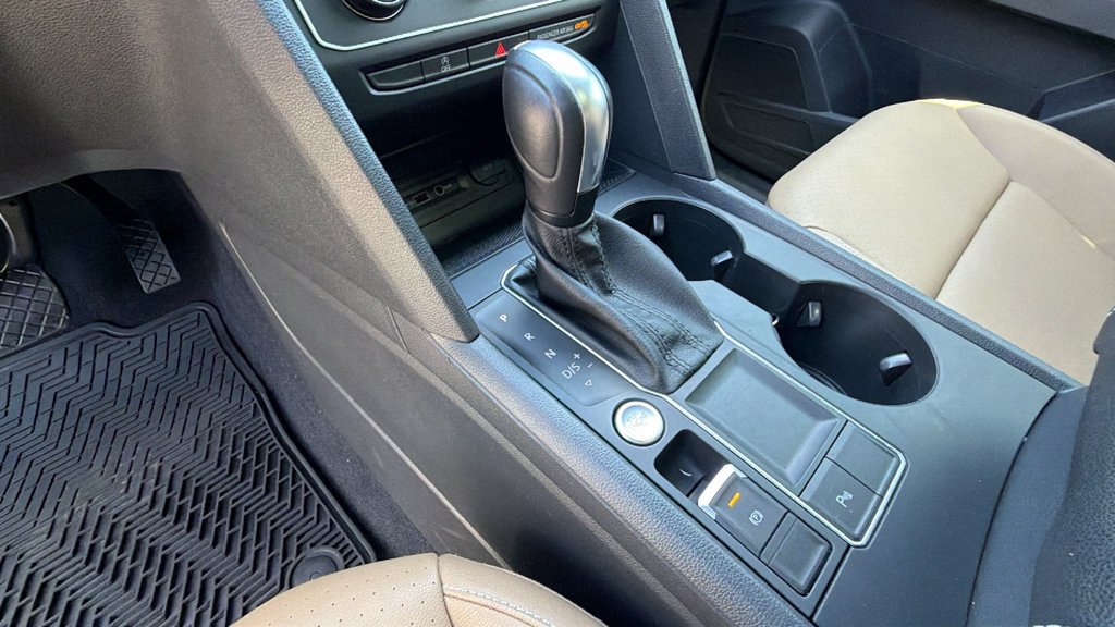 Used 2020 Volkswagen Atlas Cross Sport SE w/ Panoramic Sunroof Package FWD image 25