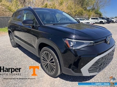 Used 2025 Volkswagen Taos SE image 7