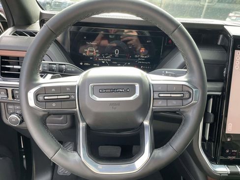 Used 2025 GMC Yukon Denali w/ Sun & Power Step Package image 23