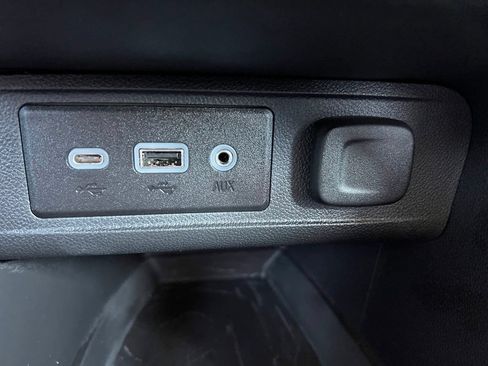 Used 2021 Buick Encore GX Preferred w/ Cold Weather Comfort Package FWD image 32
