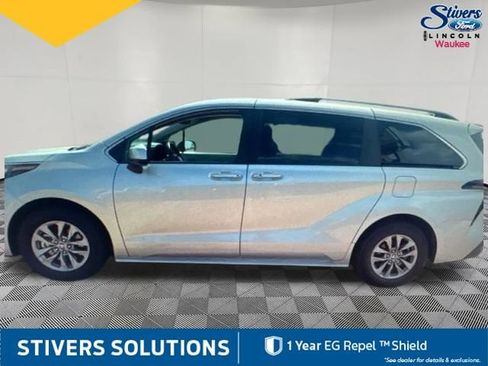 Used 2025 Toyota Sienna XLE FWD image 5