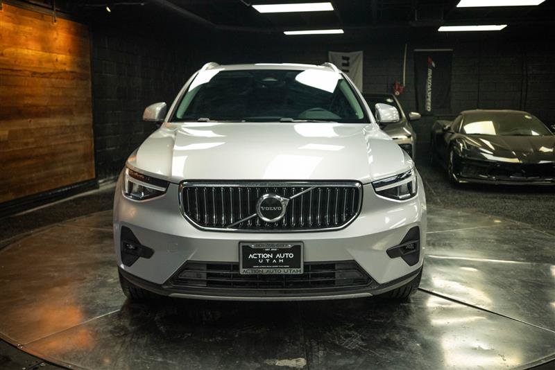 Used 2023 Volvo XC40 B5 Plus AWD/4WD image 4