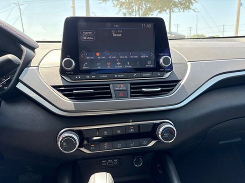 Used 2024 Nissan Altima 2.5 SR FWD image 17