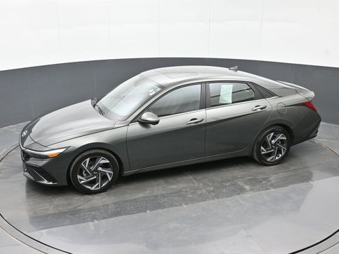 Certified 2024 Hyundai Elantra Limited image 32