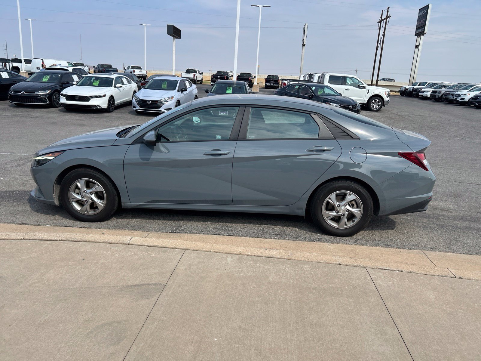 Used 2021 Hyundai Elantra SE FWD image 8
