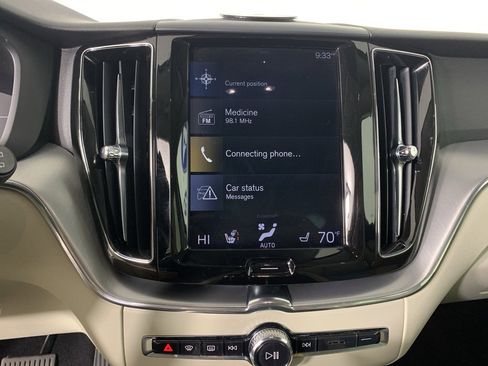Used 2019 Volvo XC60 T5 Momentum w/ Premium Package image 25