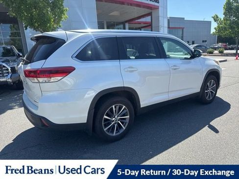 Used 2019 Toyota Highlander XLE AWD/4WD image 5