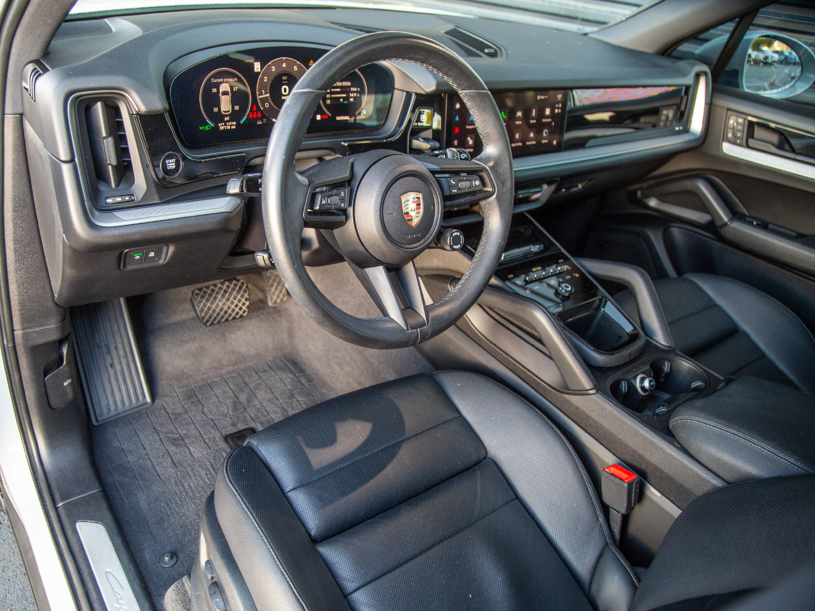 Certified 2024 Porsche Cayenne AWD/4WD image 11