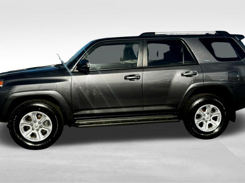 Used 2022 Toyota 4Runner SR5 Premium image 18