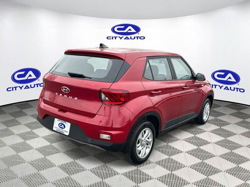 Used 2022 Hyundai Venue SE image 3