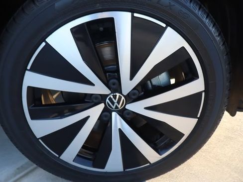 Used 2022 Volkswagen Taos SE FWD image 45