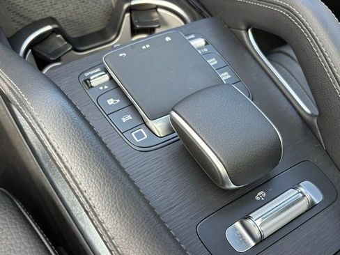 Used 2025 Mercedes-Benz GLS 580 4MATIC image 20