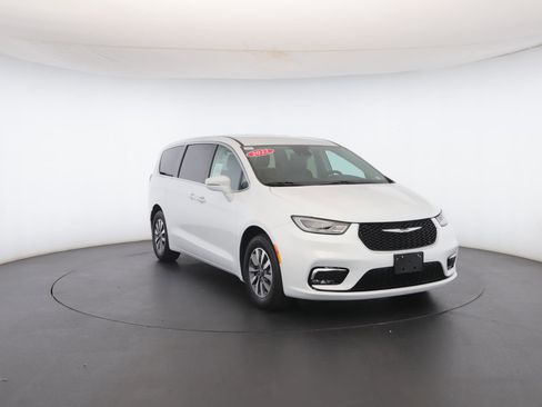 Used 2022 Chrysler Pacifica Touring-L image 34