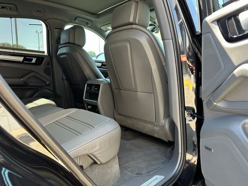 Used 2022 Porsche Cayenne E-Hybrid Coupe image 42