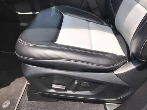 Used 2022 Ford Explorer XLT w/ Equipment Group 202A AWD/4WD image 12