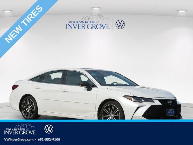 Used 2022 Toyota Avalon Touring FWD image 1